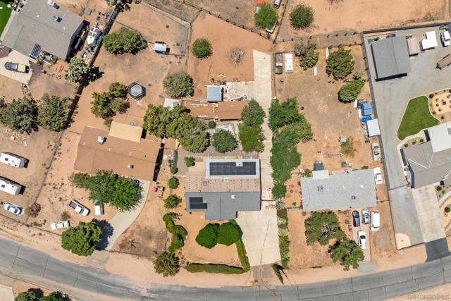 7520 Oakwood Ave, Hesperia CA: https://media.crmls.org/mediaz/408f738d-fafd-4e8e-b695-01b17a302506.jpg