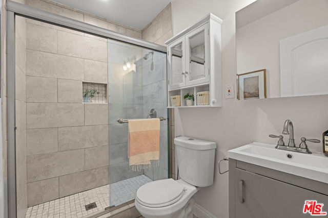 5832 South Van Ness Avenue photo 9
