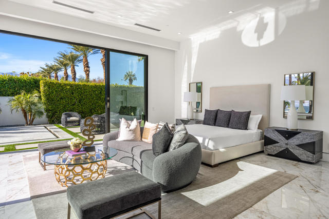 1 Bravo Court, Rancho Mirage CA: https://media.crmls.org/mediaz/40906371-85de-443e-ac36-598b27ab5498.jpg