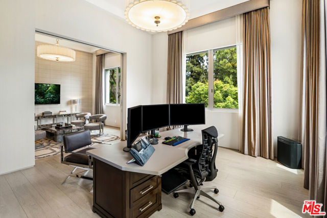 901 Oxford Way, Beverly Hills CA: https://media.crmls.org/mediaz/409063d9-02fb-4c99-b65d-1f27a6702417.jpg