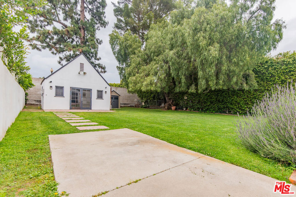 https://media.crmls.org/mediaz/4091015b-066f-462b-9a3c-d2966910da93.jpg?preset=X-Large