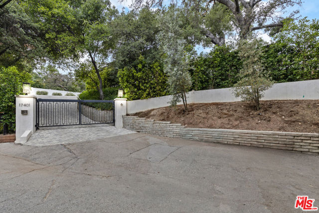 17401 Rancho Street, Encino CA: https://media.crmls.org/mediaz/40912310-72f1-4bac-8ba2-db767789b0a4.jpg