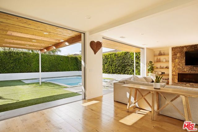 6641 Bedford Avenue, Los Angeles CA: https://media.crmls.org/mediaz/40912c2d-7732-478e-a473-f4ca56a0912b.jpg