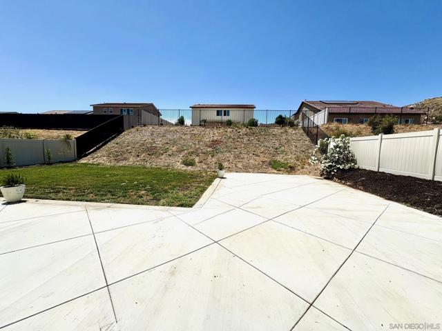 30721 Hawkscrest Drive, Winchester CA: https://media.crmls.org/mediaz/40915038-3f1b-4d4b-a71c-0016c365059f.jpg