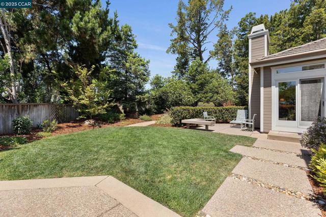 21 Mercury Ct, Pleasant Hill CA: https://media.crmls.org/mediaz/4091b779-eb23-45ba-a5d3-0652df641a46.jpg