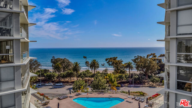 201 Ocean Avenue, Santa Monica, California 90402, 2 Bedrooms Bedrooms, ,2 BathroomsBathrooms,Stock Cooperative,For Sale,Ocean,24384375