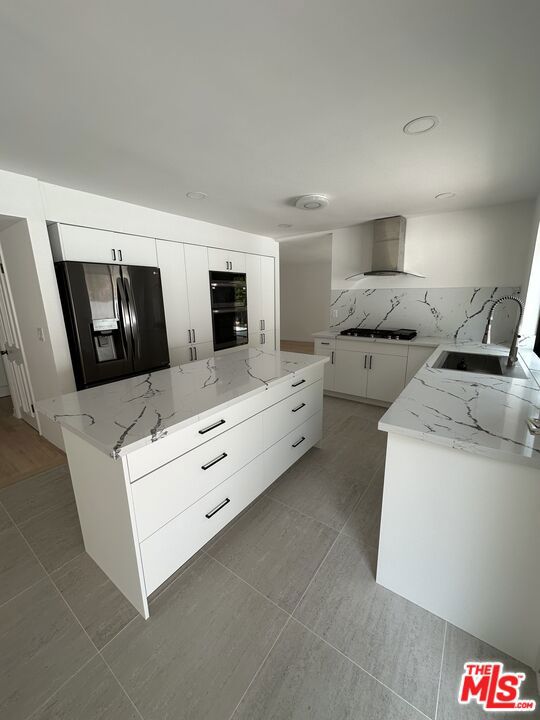 9781 Blantyre Drive, Beverly Hills CA: https://media.crmls.org/mediaz/4091c6f5-f14e-4288-9bea-1028d1190055.jpg