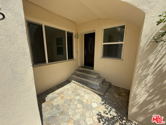 115 N Clark Drive, Beverly Hills CA: https://media.crmls.org/mediaz/4091d1cb-6324-48f6-9619-cab1f146dbb9.jpg