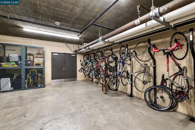 438 W Grand Ave, Oakland CA: https://media.crmls.org/mediaz/4091da45-77b5-40f8-a1ec-378c39304490.jpg