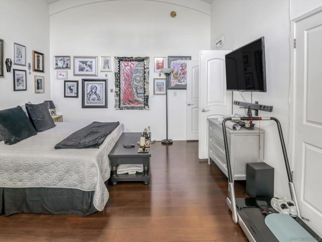 4804 La Villa Marina, Marina del Rey CA: https://media.crmls.org/mediaz/4092d02b-4eee-474f-8c31-7e2f10217918.jpg