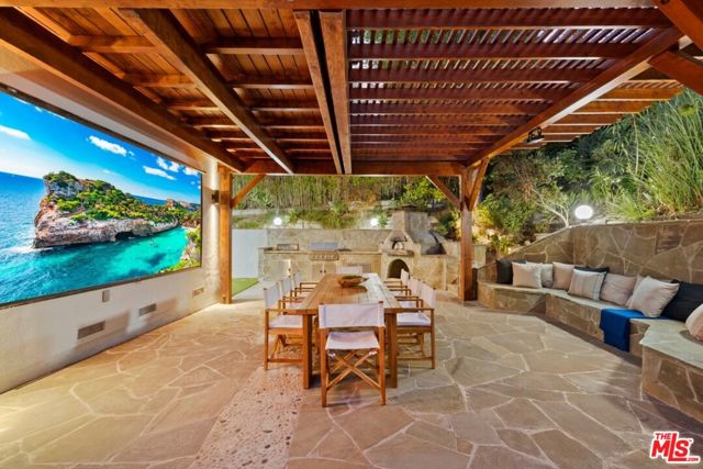 2716 Laurel Pass / Bypass, Los Angeles CA: https://media.crmls.org/mediaz/409305a5-02d8-4e36-957f-099f3e333562.jpg