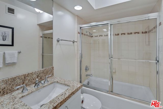 201 OCEAN Avenue, Santa Monica CA: https://media.crmls.org/mediaz/40935019-f957-4789-a356-517405295c91.jpg