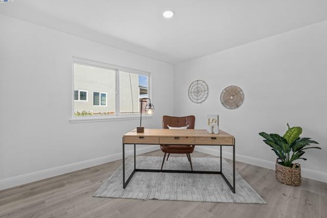 924 Magnolia Dr, Alameda CA: https://media.crmls.org/mediaz/409394db-da8d-4dea-85aa-72a3cc2085da.jpg