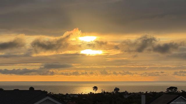 1216 Molara Ln, Encinitas CA: https://media.crmls.org/mediaz/40939eb9-ccc7-40ee-bcfa-cfafaf24ae9f.jpg