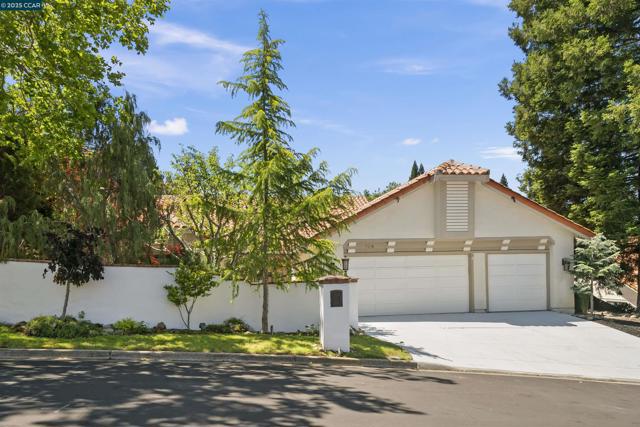 709 Liquidamber Pl, Danville CA: https://media.crmls.org/mediaz/4093eae5-adfb-44f7-bd47-f4c72b1c2913.jpg