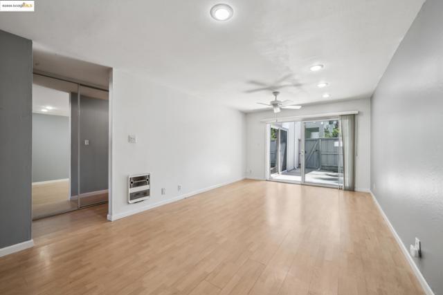 325 Kitty Hawk Rd, Alameda CA: https://media.crmls.org/mediaz/40944528-6254-4d5d-860e-ef1972b55295.jpg