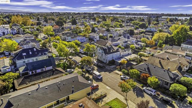 897 Oak Street, Alameda CA: https://media.crmls.org/mediaz/4094915b-3259-49bc-bf29-6d7061a953ba.jpg