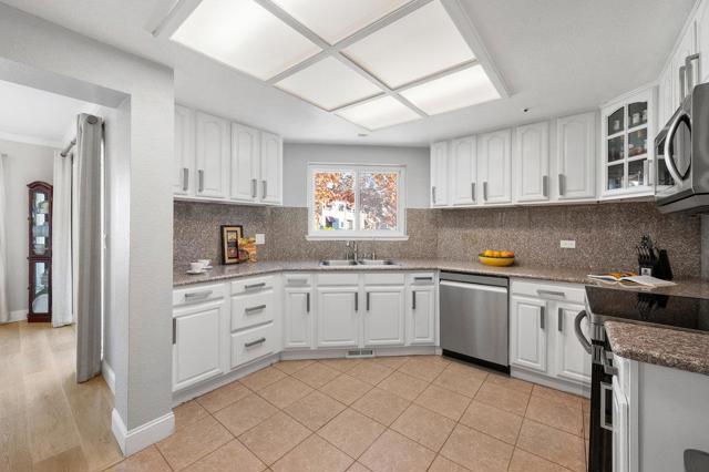 104 E Court Lane, Foster City CA: https://media.crmls.org/mediaz/4094d164-1e63-4552-a2b7-c5ed6cb88a15.jpg