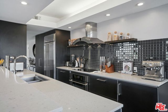 7250 Franklin Avenue, Los Angeles CA: https://media.crmls.org/mediaz/40951935-255b-4c9e-9192-4b3b2ea477a0.jpg