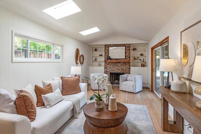 744 Los Altos Avenue, Los Altos CA: https://media.crmls.org/mediaz/409617dc-df68-4222-8542-b6a84c8fe1c6.jpg