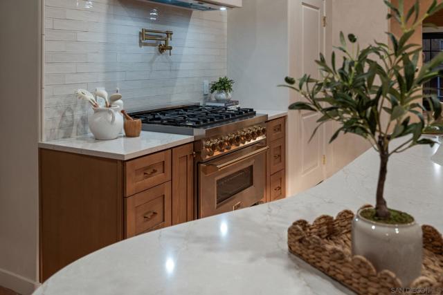 1566 Evergreen St, San Diego CA: https://media.crmls.org/mediaz/4096a60f-5ddb-46a4-a407-3e9a44a37b51.jpg