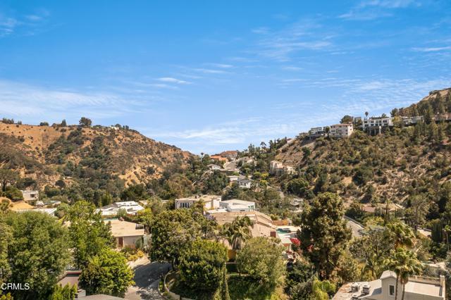 2657 Zorada Drive, Los Angeles CA: https://media.crmls.org/mediaz/4096a9c6-c4ba-4070-be7a-a1d059917306.jpg
