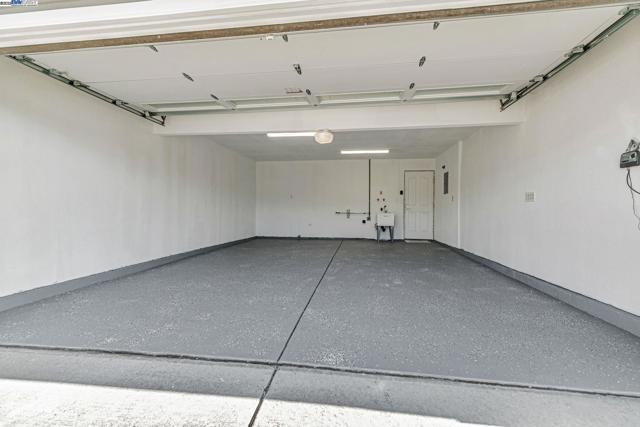 34915 Skylark Dr, Union City CA: https://media.crmls.org/mediaz/4096b185-58d1-4726-8b28-73fcb5e40198.jpg