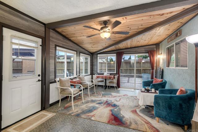 Detail Gallery Image 14 of 37 For 4231 Cielo Ave, Oceanside,  CA 92056 - 3 Beds | 2 Baths