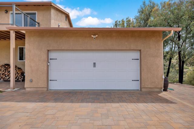 12845 Golden Way, Poway CA: https://media.crmls.org/mediaz/4096bcc1-4a5e-41c3-8776-d6546ef5577b.jpg