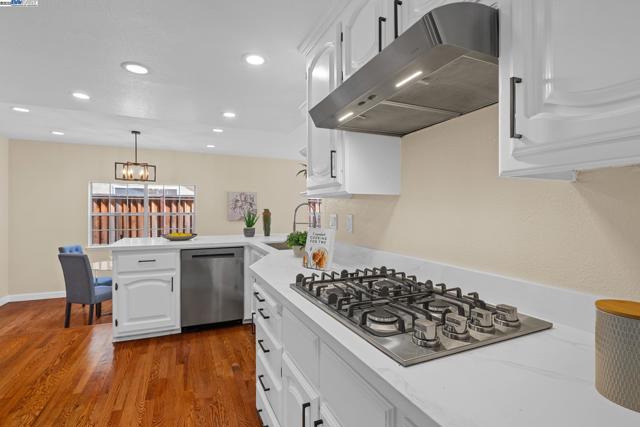 2316 Tulip Rd, San Jose CA: https://media.crmls.org/mediaz/40970fa2-a6cd-4177-847f-1327ce4da614.jpg