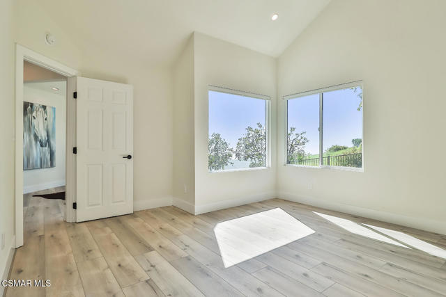 26200 Lockwood Road, Malibu CA: https://media.crmls.org/mediaz/409781fa-3692-4fc1-bad2-3066313f39e9.jpg