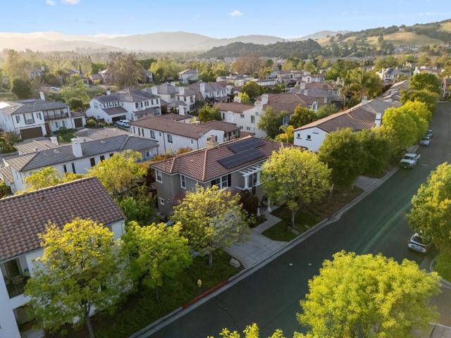 7531 Edinburgh Way, Gilroy CA: https://media.crmls.org/mediaz/4097d314-895a-47ec-9c89-da36a0f70636.jpg