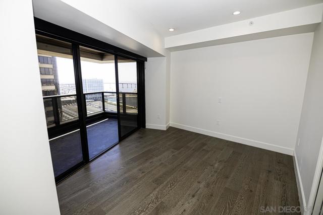 100 Harbor Drive, San Diego CA: https://media.crmls.org/mediaz/40984bc1-07b0-4a6a-a2d3-5590928bcf41.jpg