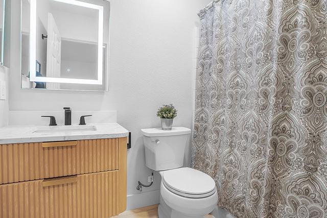 1120 Parkview Dr, Oceanside CA: https://media.crmls.org/mediaz/40985ff5-d03e-40cb-8ab7-993f21050fdc.jpg