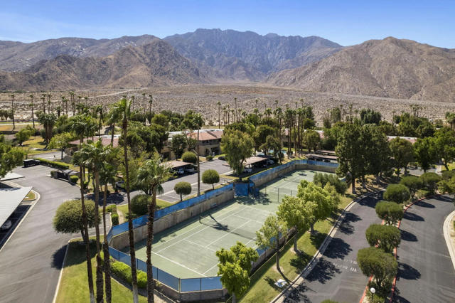 575 N Villa Court, Palm Springs CA: https://media.crmls.org/mediaz/40988ea9-8a75-475c-809f-8b11146f0696.jpg