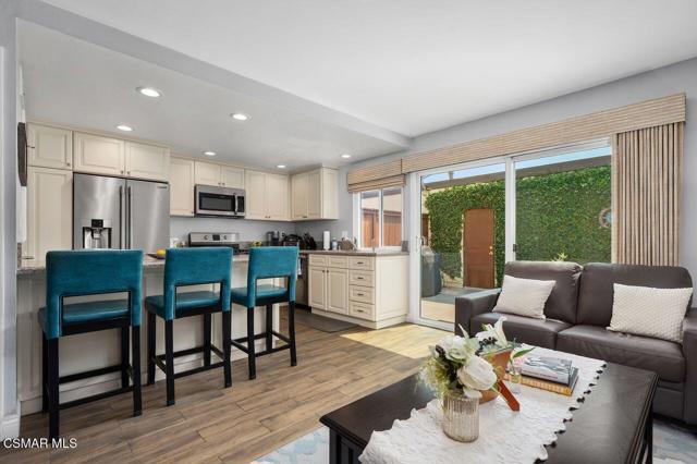 1282 Stonewood Court, San Pedro CA: https://media.crmls.org/mediaz/4098d6c4-1b43-4f8b-9c37-55eb3336b121.jpg