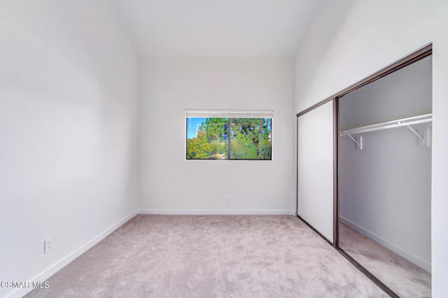 3011 Marigold Place, Thousand Oaks CA: https://media.crmls.org/mediaz/40995f5d-567d-412c-a638-649405f60271.jpg