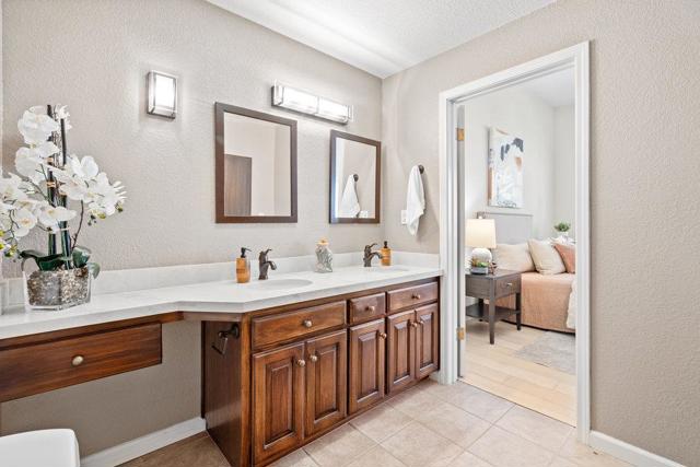550 El Camino Real, Burlingame CA: https://media.crmls.org/mediaz/40997d8a-c82e-41e2-8da2-5af4c268e8ae.jpg