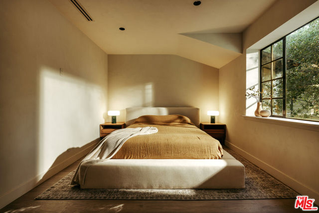 4790 Galendo Street, Woodland Hills CA: https://media.crmls.org/mediaz/409a1f84-34ec-48b9-9f20-3a19d56494c1.jpg