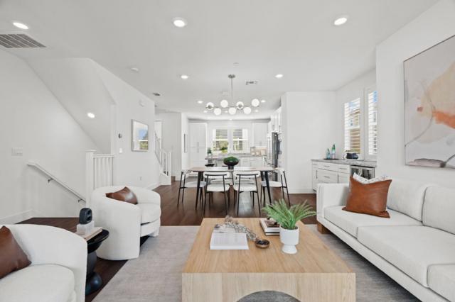 110 Hacienda Lane, Mountain View CA: https://media.crmls.org/mediaz/409a62da-86af-4d18-af3c-d109ab7a9e15.jpg
