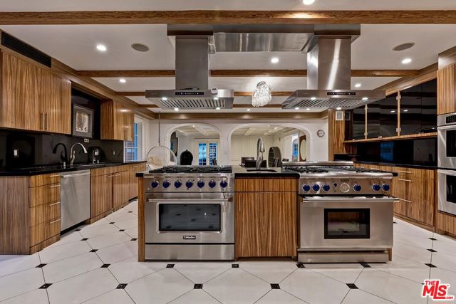 Drew Fenton | 725 N Faring Road Los Angeles CA | MLS: 7656668