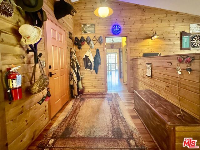 539 Lakewood Lane, Big Bear CA: https://media.crmls.org/mediaz/409a9668-d23e-424b-8d97-039c80e04186.jpg