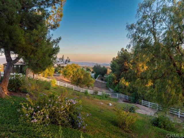 31755 Rancho Vista Road, Temecula CA: https://media.crmls.org/mediaz/409b4fe5-e3d6-45c0-bf3d-b9d4815ef60b.jpg