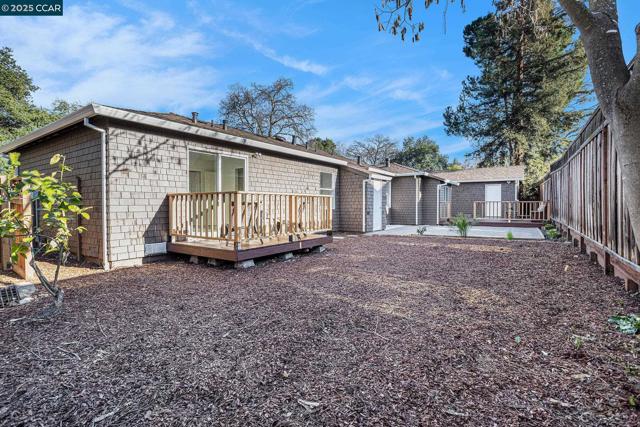 2139 WHYTE PARK AVE, Walnut Creek CA: https://media.crmls.org/mediaz/409b7a1d-585f-4edd-a8ee-a7af2c072a72.jpg