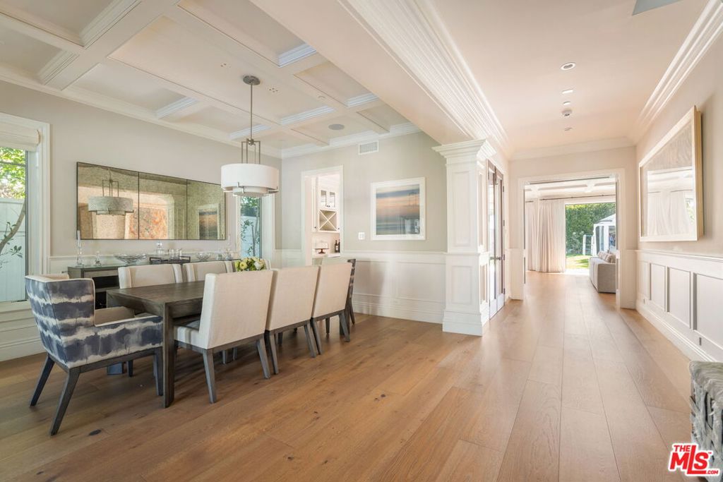 https://media.crmls.org/mediaz/409b9455-29cb-40c7-a40e-fb2e37786040.jpg?preset=X-Large