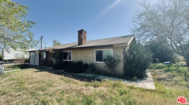 9979 5th Avenue, Hesperia CA: https://media.crmls.org/mediaz/409bcdd2-68c9-41d7-bb45-06f86c1b2fdb.jpg
