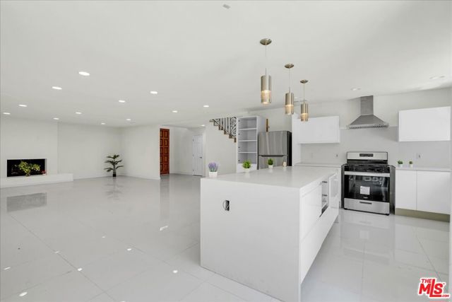 7900 Zeus Drive, Los Angeles CA: https://media.crmls.org/mediaz/409bed3b-2319-4466-a943-5e7db5231b99.jpg