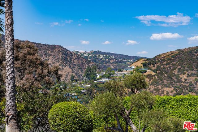 780 Linda Flora Drive, Los Angeles, California 90049, 4 Bedrooms Bedrooms, ,6 BathroomsBathrooms,Single Family Residence,For Sale,Linda Flora,24446429