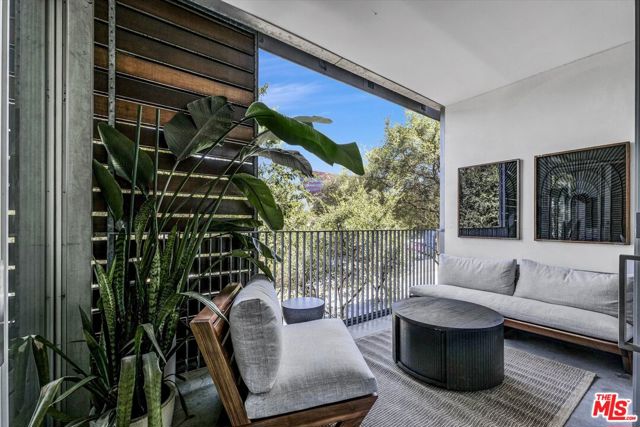 901 Hancock Avenue, West Hollywood CA: https://media.crmls.org/mediaz/409c2e14-ba56-47d2-84bd-22e9328b65de.jpg