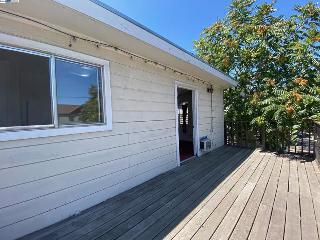 712 S 2Nd St, San Jose CA: https://media.crmls.org/mediaz/409d9000-c753-4974-8a0f-c7cf92d8b791.jpg